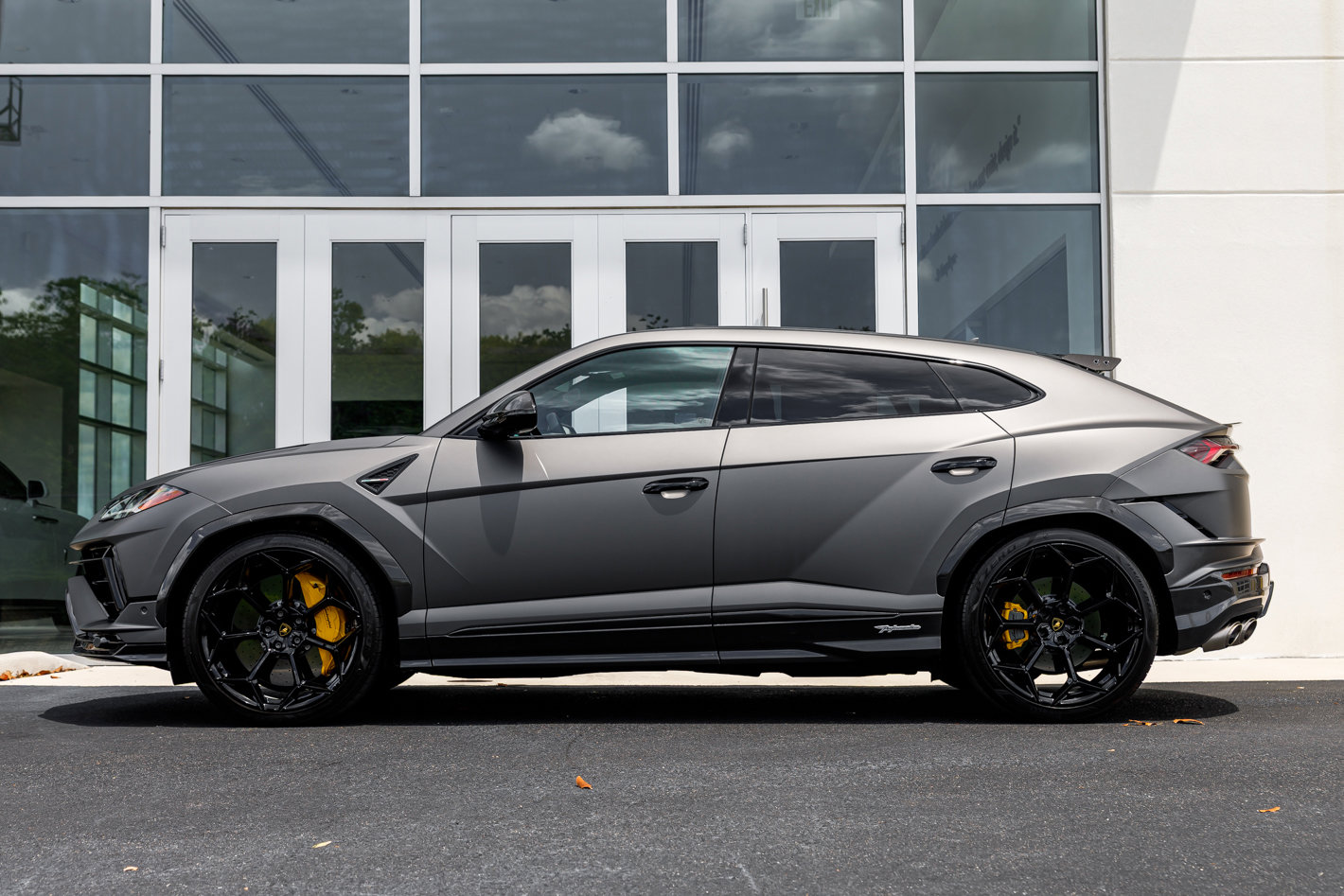 Used 2024 Lamborghini Urus Performante AWD/4WD image 6