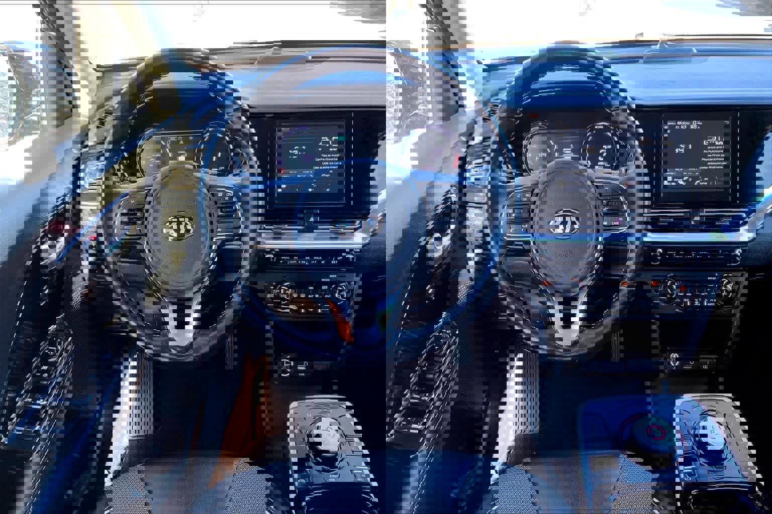 Used 2020 Kia Niro EX w/ Cold Weather Package image 5