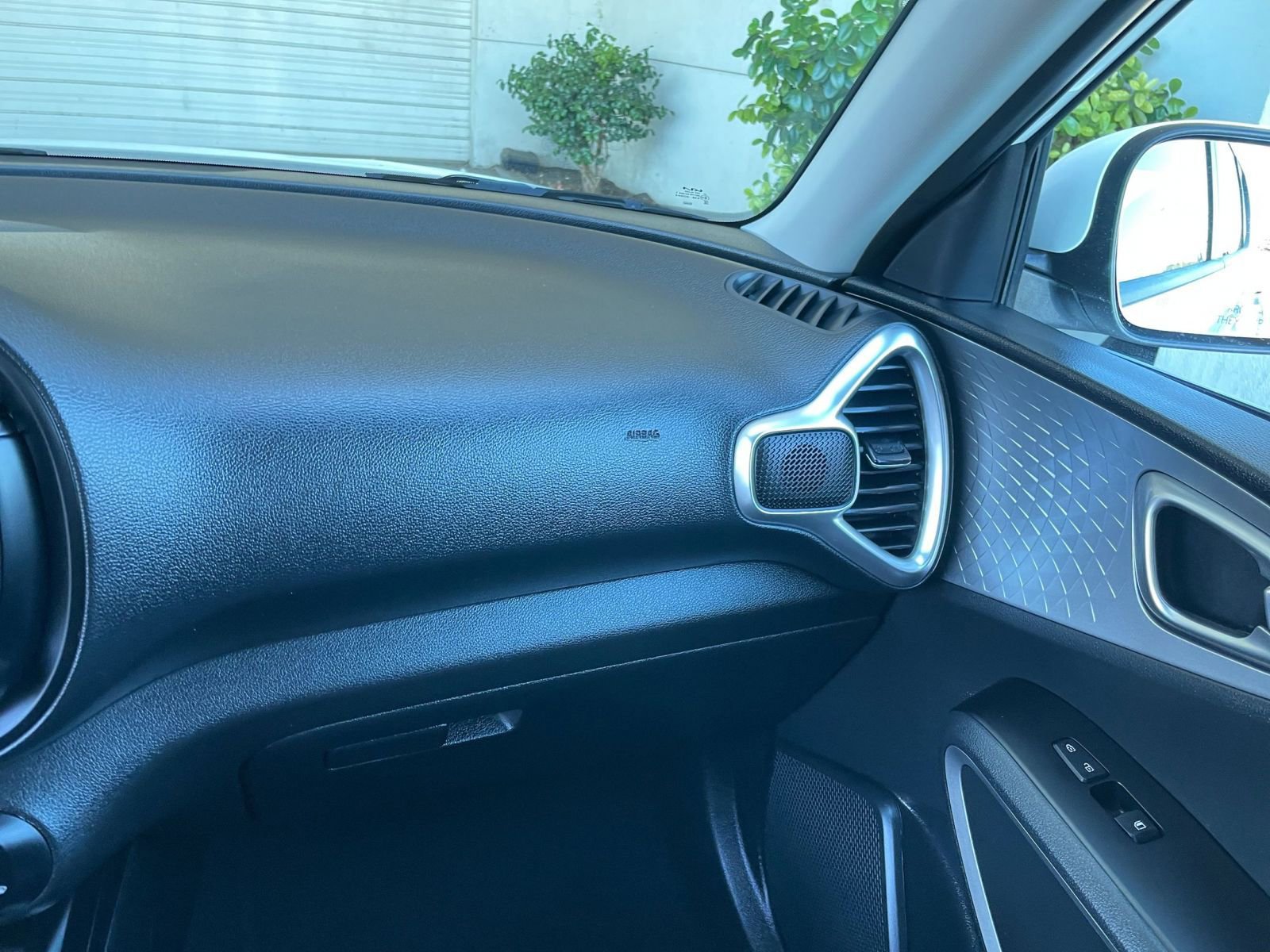 Used 2025 Kia Soul LX w/ LX Technology Package image 35