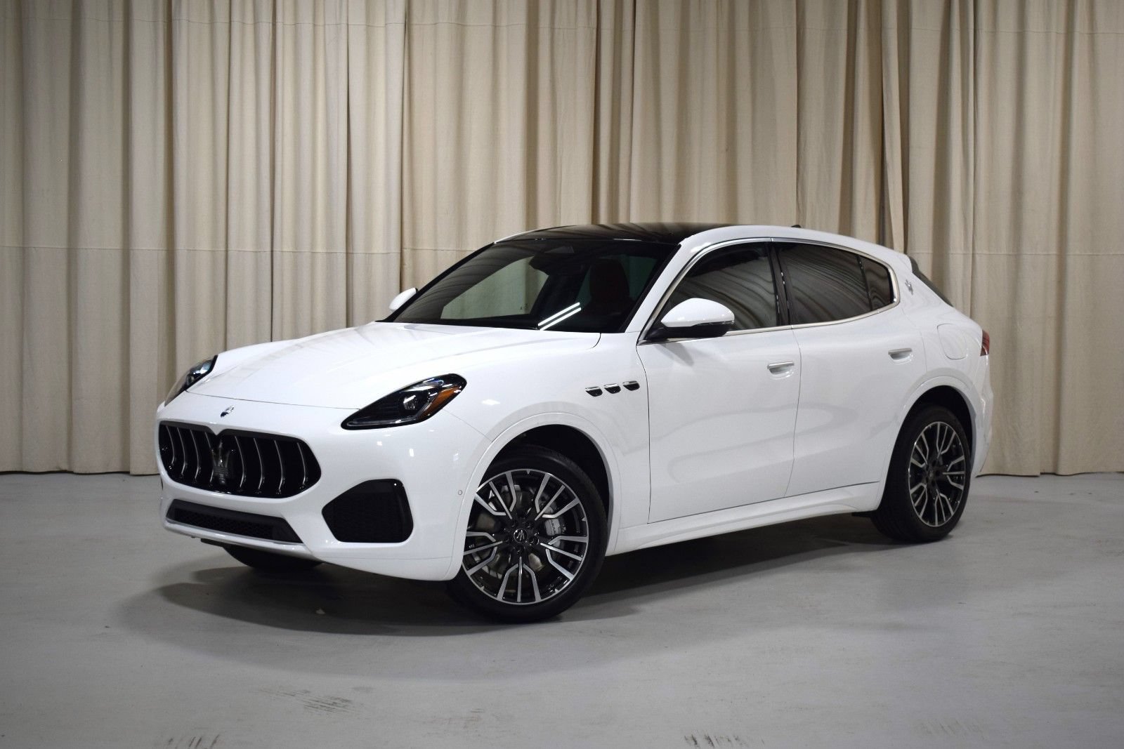 Certified 2025 Maserati Grecale Modena AWD/4WD image 1