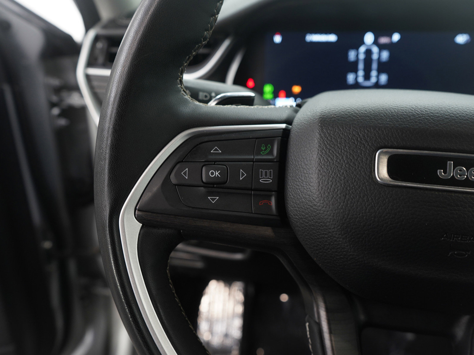 Used 2023 Jeep Grand Cherokee L Limited image 18