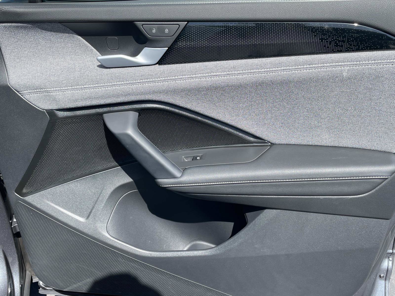 Certified 2025 Volkswagen Tiguan S FWD image 22