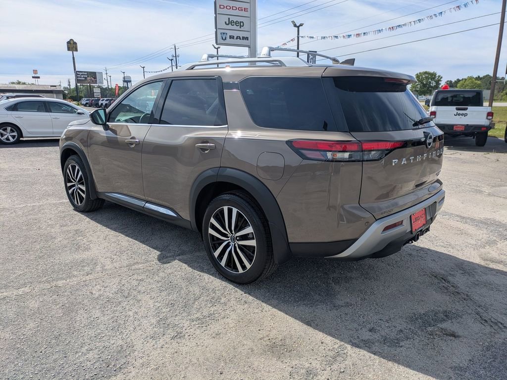 Used 2023 Nissan Pathfinder Platinum image 5