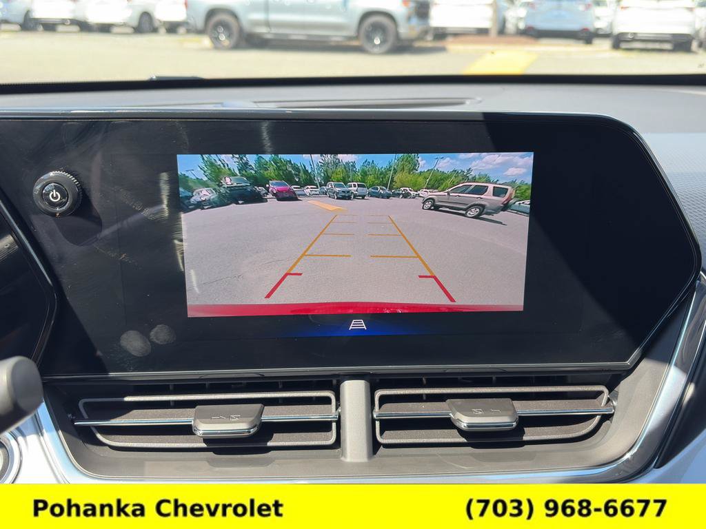 Used 2025 Chevrolet Trax LT FWD image 16
