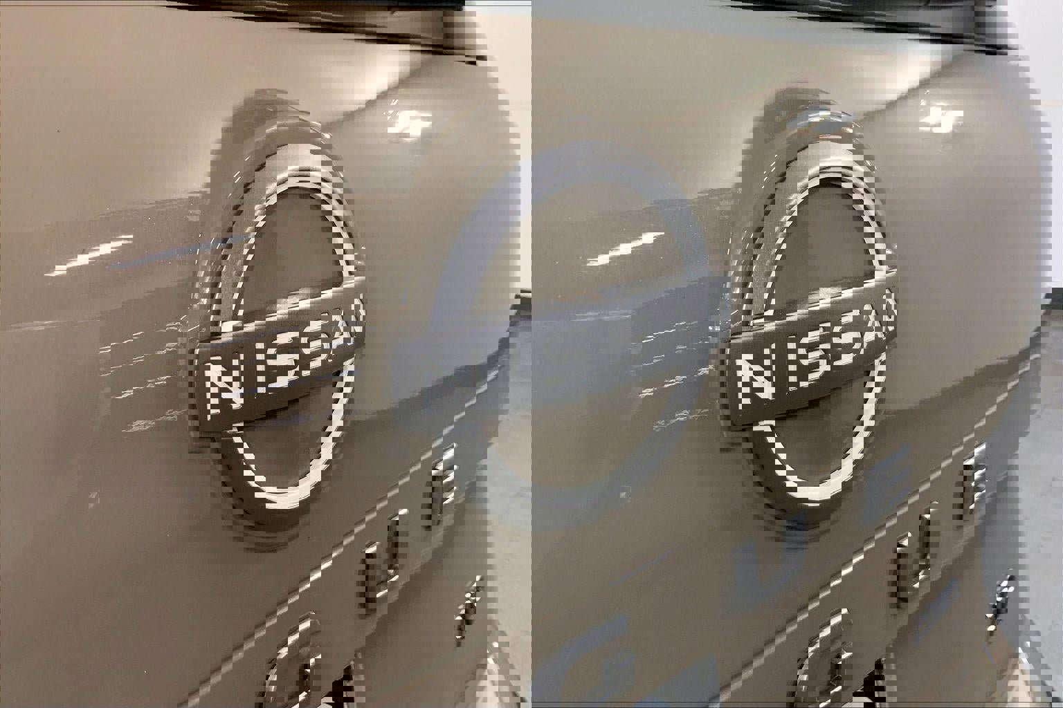 Used 2025 Nissan Rogue SV image 29