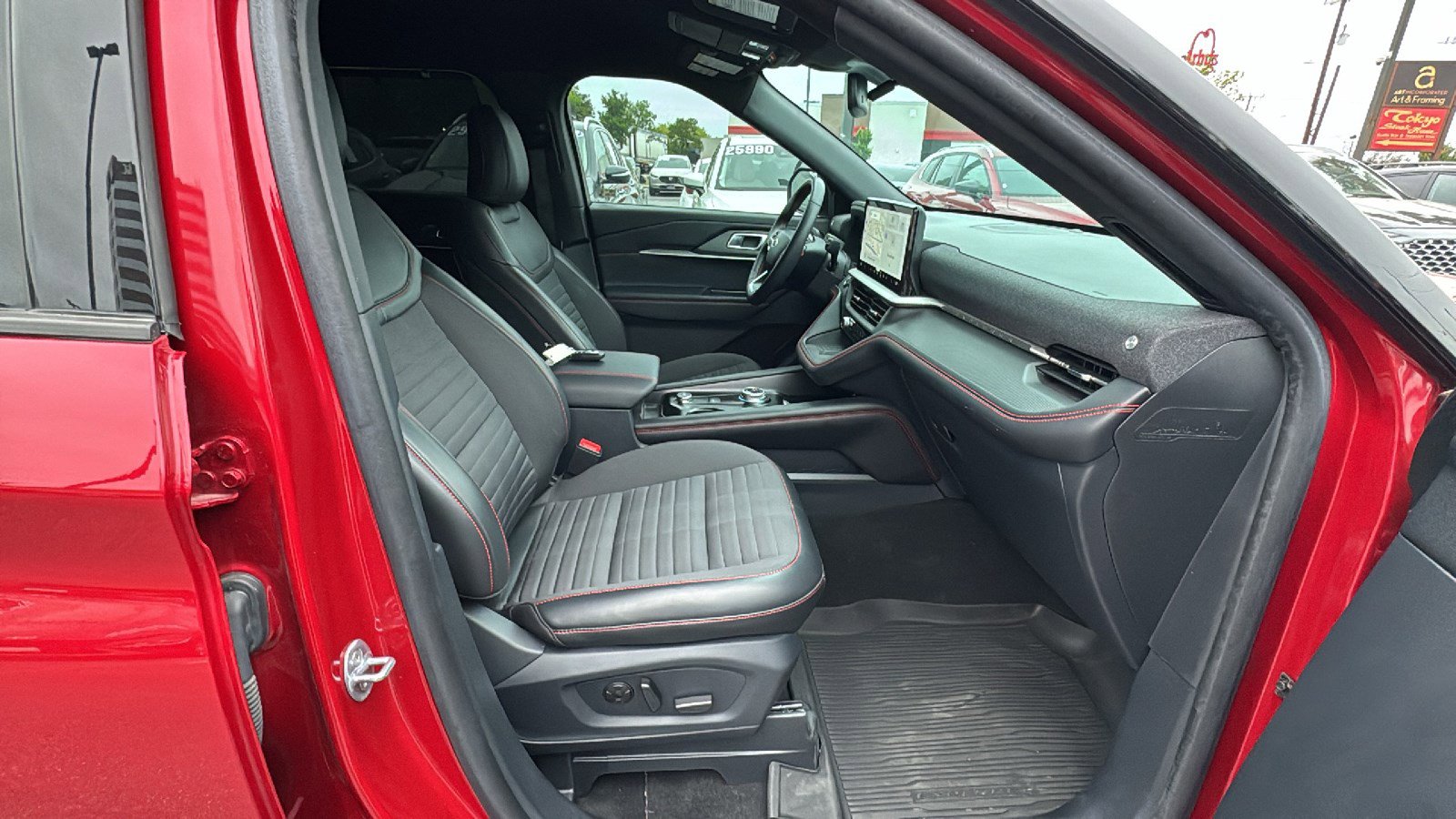 Used 2025 Ford Explorer ST-Line w/ Premium Package image 25