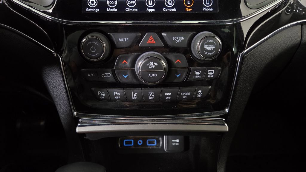 Used 2019 Jeep Grand Cherokee Trailhawk w/ Trailhawk Luxury Group AWD/4WD image 27