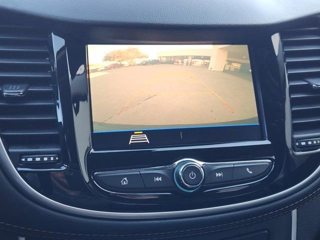 Used 2022 Chevrolet Trax LT w/ LT Convenience Package image 6