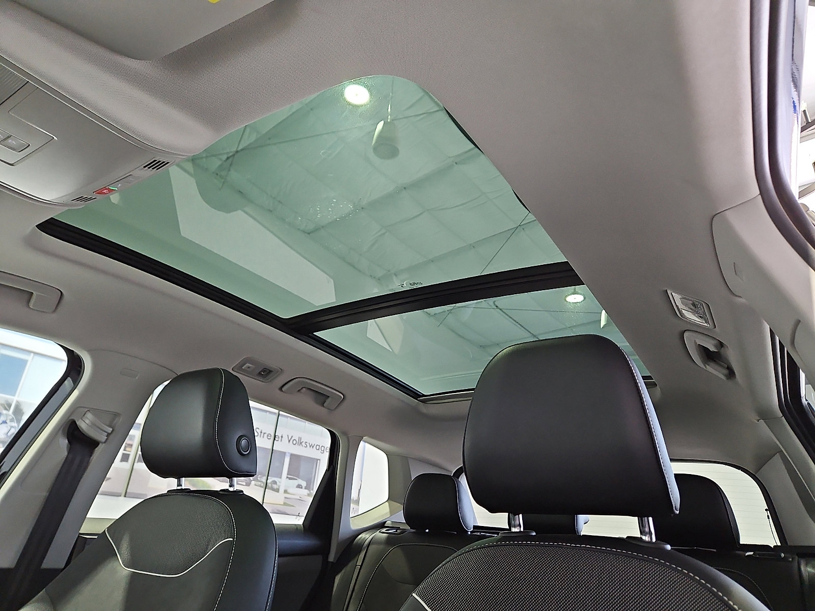 Certified 2023 Volkswagen Taos SE w/ Panoramic Sunroof Package FWD image 11