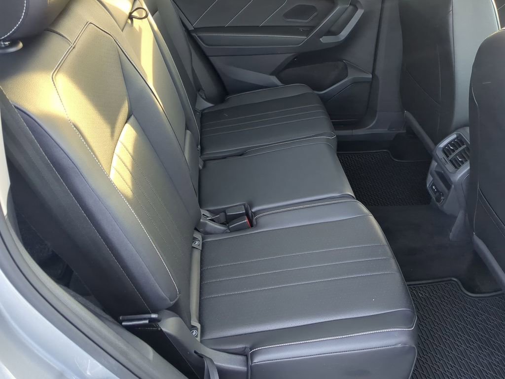 Used 2022 Volkswagen Tiguan SE image 16