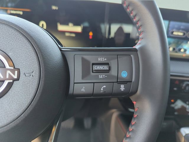 Certified 2025 Nissan Kicks SR FWD image 37