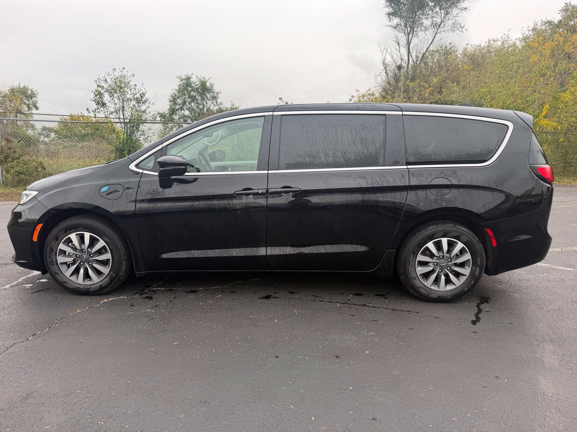 Used 2024 Chrysler Pacifica Limited FWD image 10