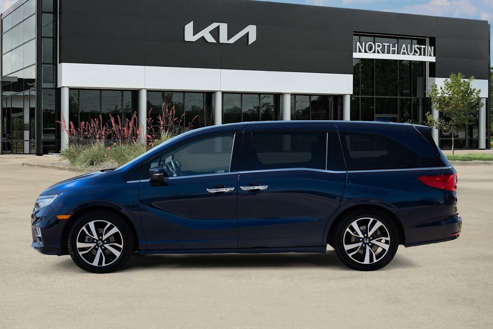 Used 2020 Honda Odyssey Elite image 4
