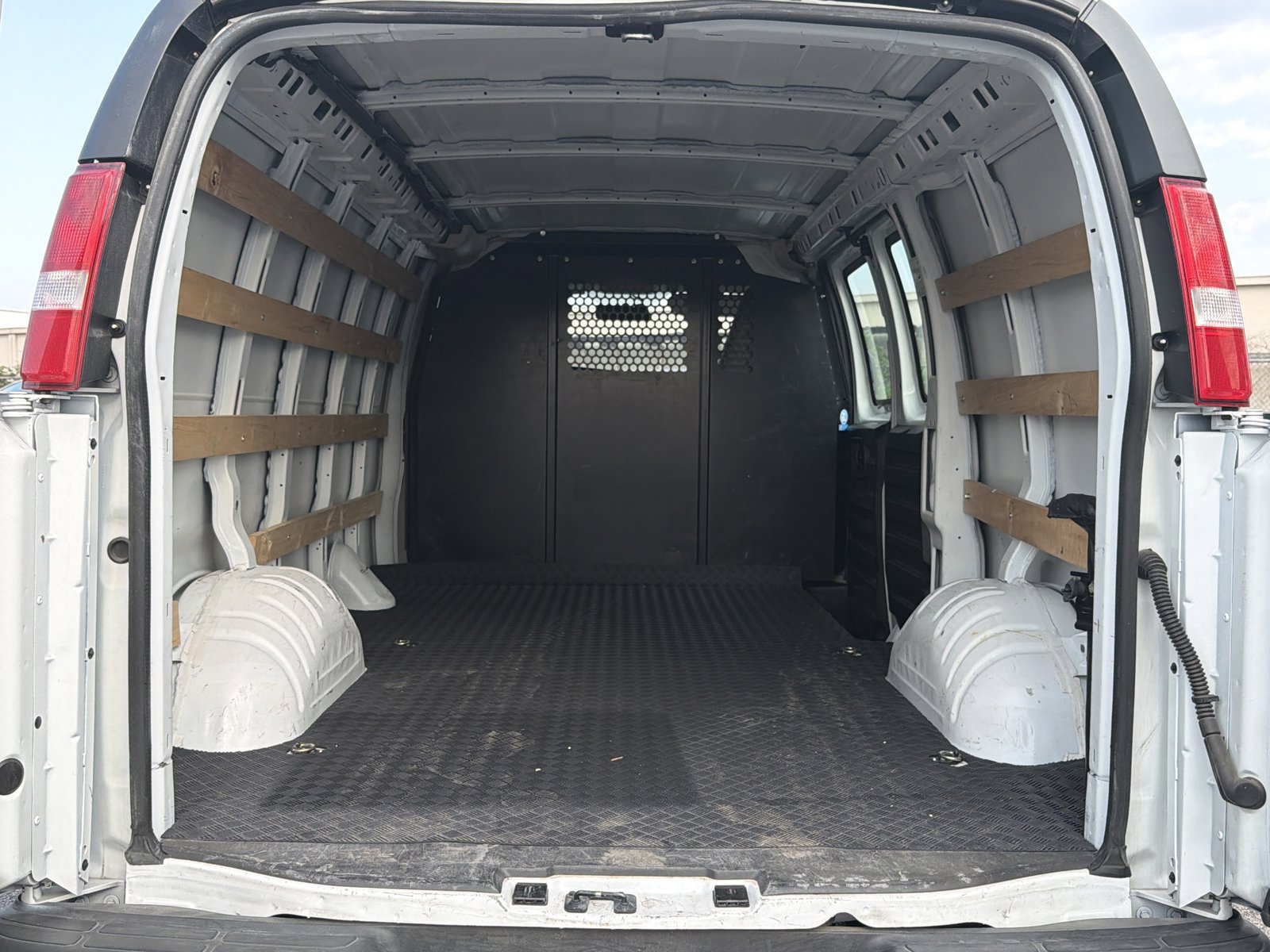 Used 2024 GMC Savana 2500 w/ Driver Convenience Package RWD image 31