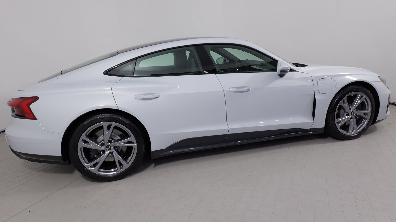 Used 2023 Audi e-tron GT Premium Plus image 11