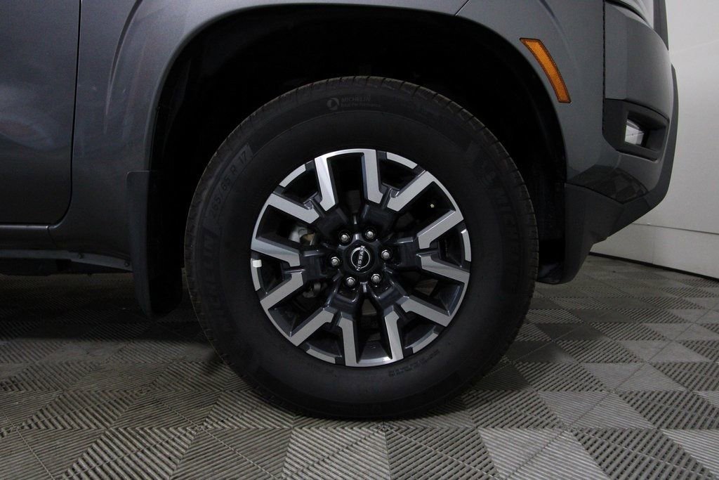 Used 2025 Nissan Frontier SL AWD/4WD image 9