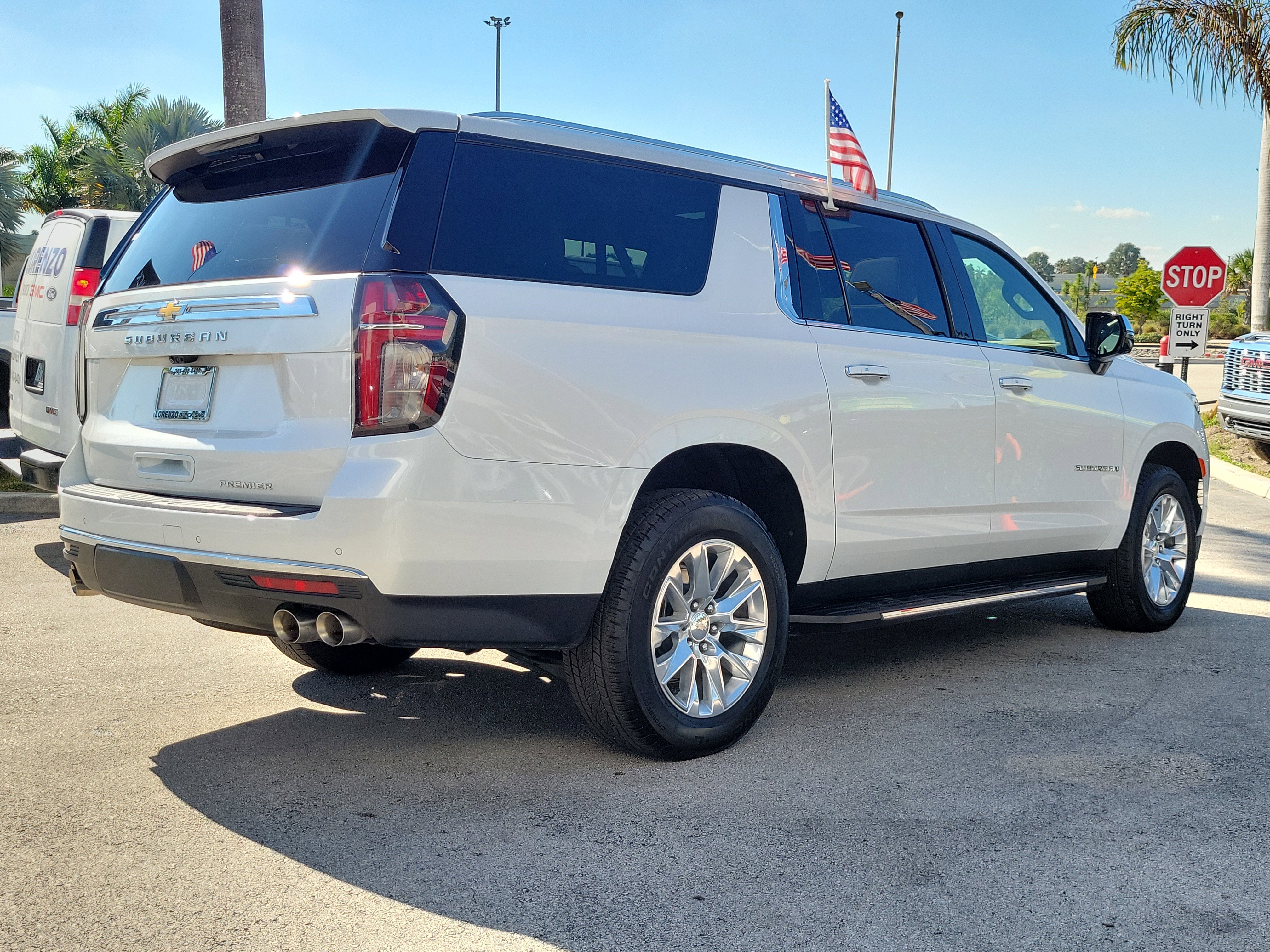 Used 2024 Chevrolet Suburban Premier w/ Premium Package image 5
