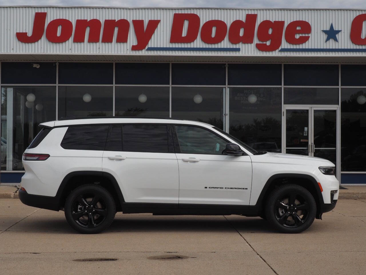 New 2025 Jeep Grand Cherokee L Limited image 1