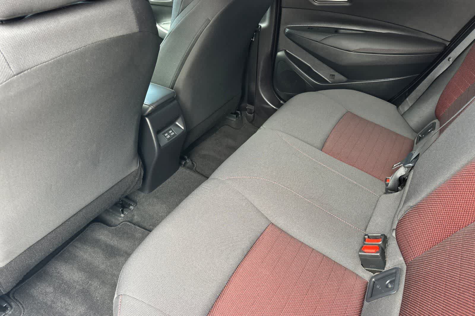 Used 2023 Toyota Corolla SE w/ SE Premium Package FWD image 5