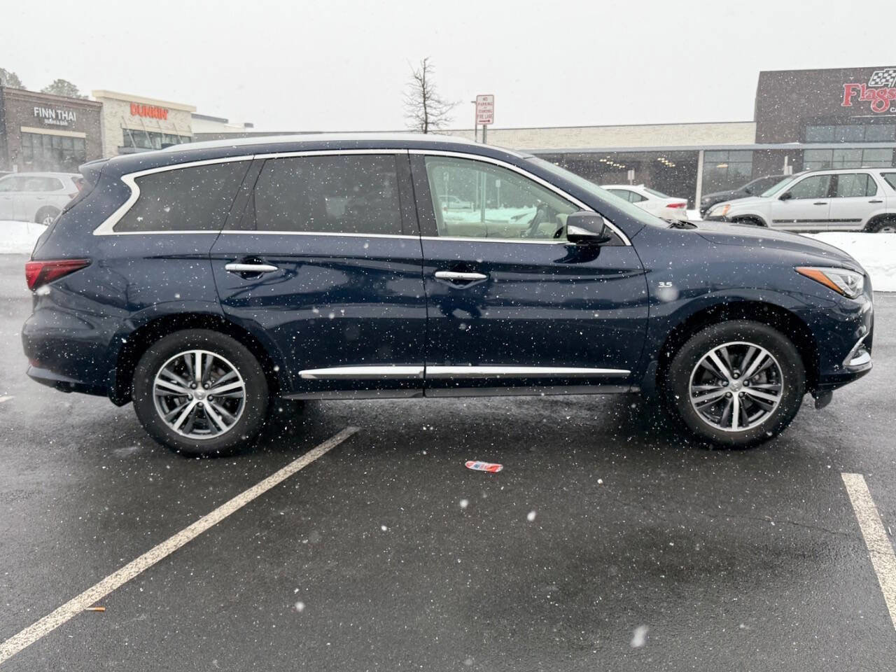 Used 2019 INFINITI QX60 Luxe w/ Essential Package image 2