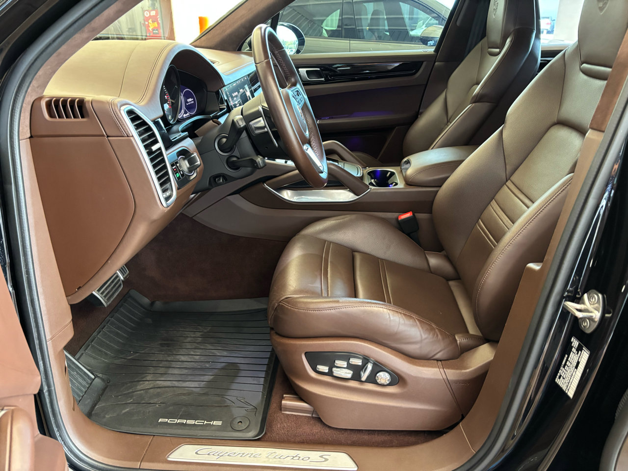 Used 2021 Porsche Cayenne Turbo S image 20