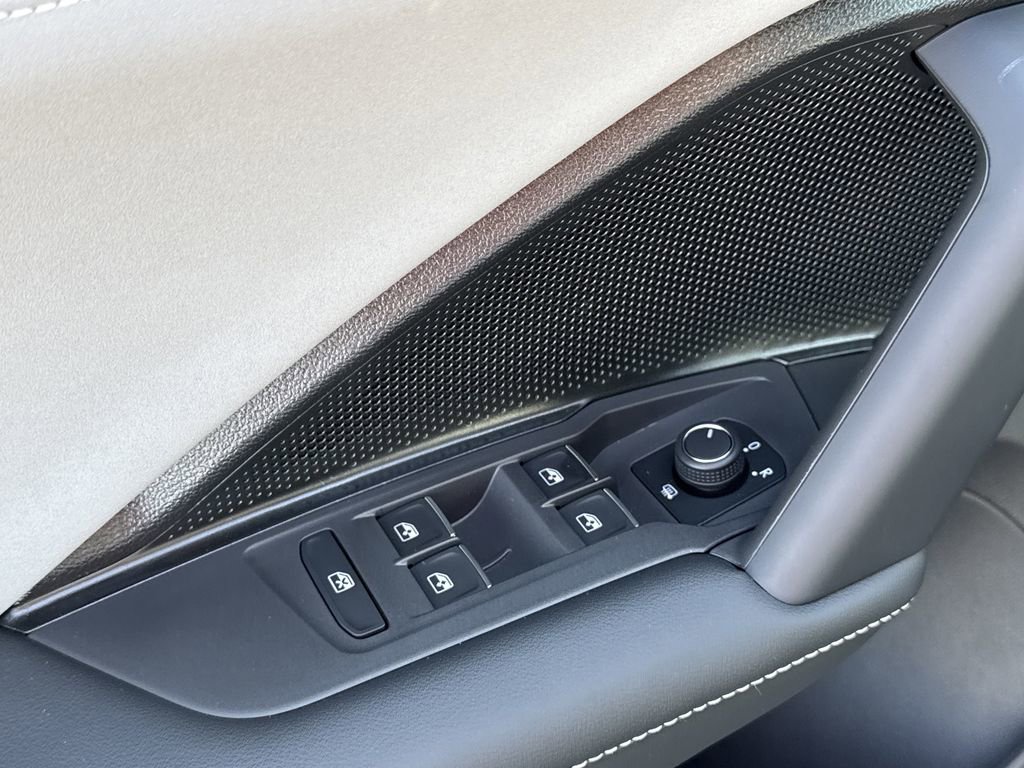 New 2026 Volkswagen Tiguan SE image 26