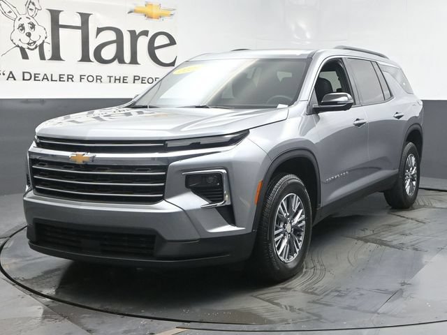 Used 2026 Chevrolet Traverse LT w/ Driver Confidence Package FWD image 7