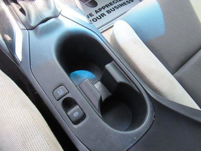 Used 2025 Toyota Corolla LE FWD image 38