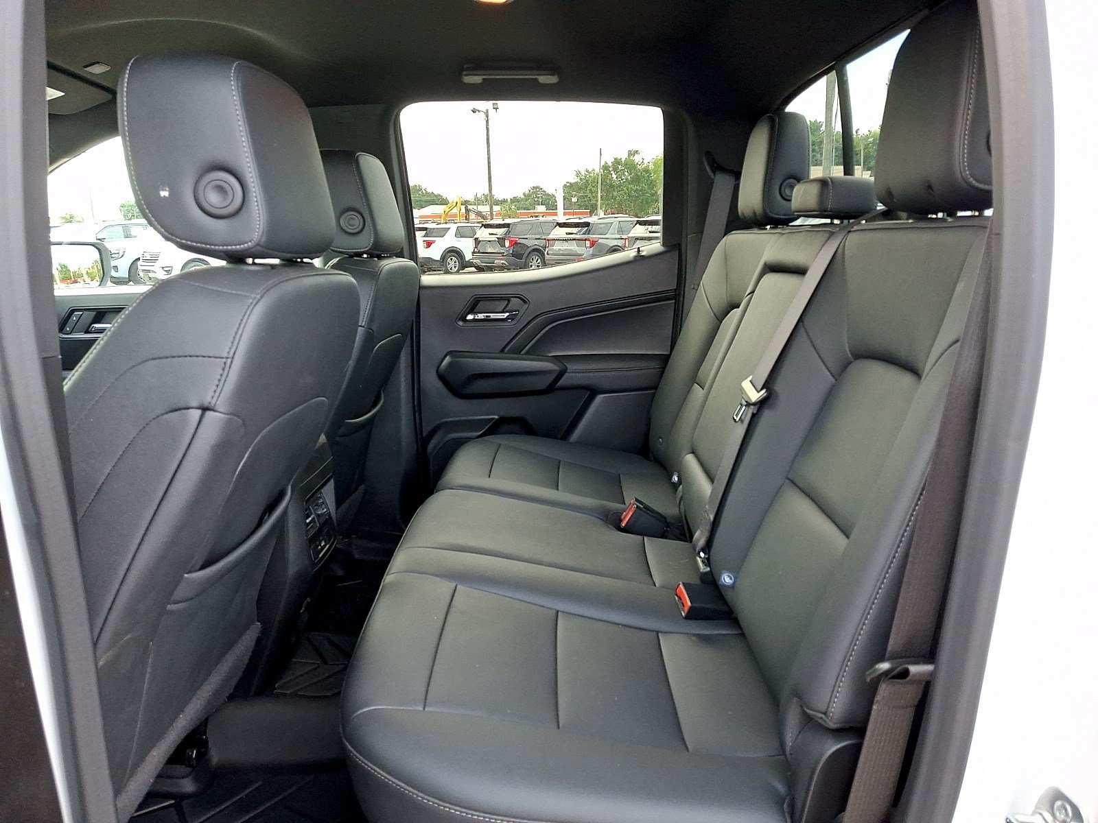 Used 2024 GMC Canyon Elevation w/ Elevation Premium Package AWD/4WD image 9