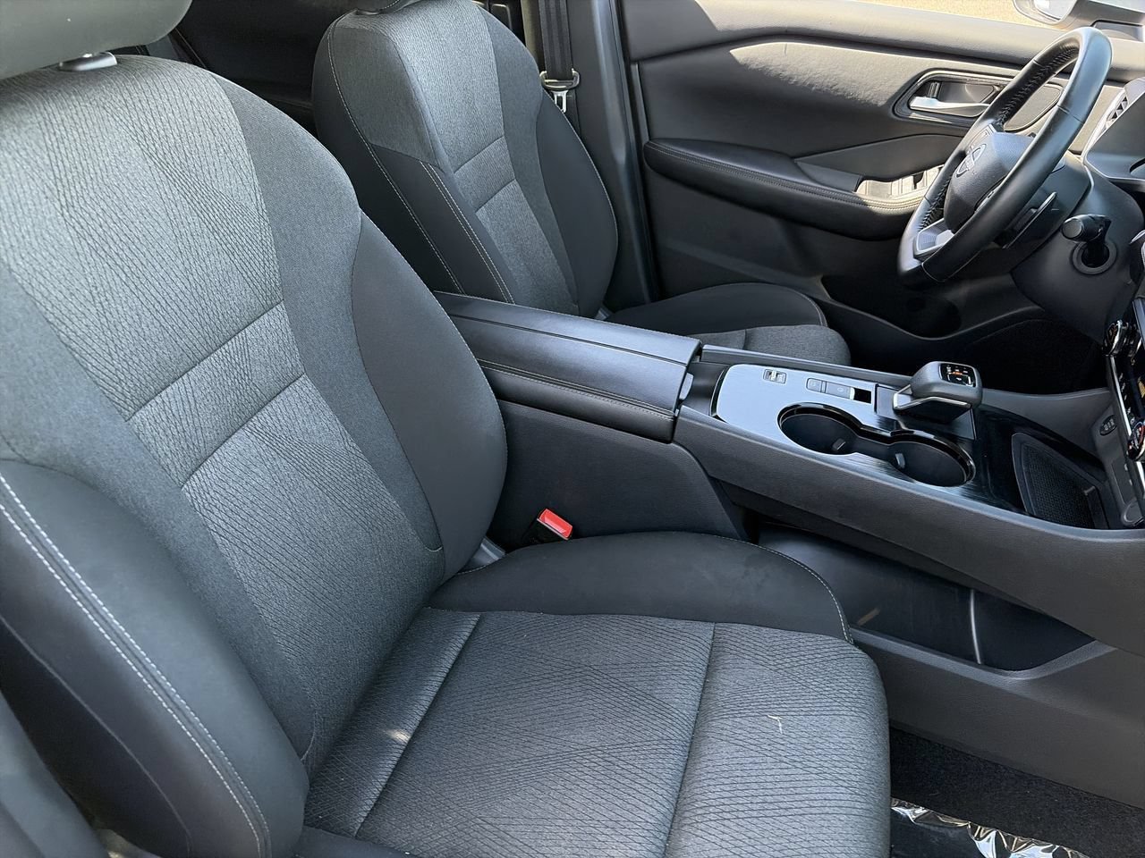 Used 2025 Nissan Rogue SV FWD image 24