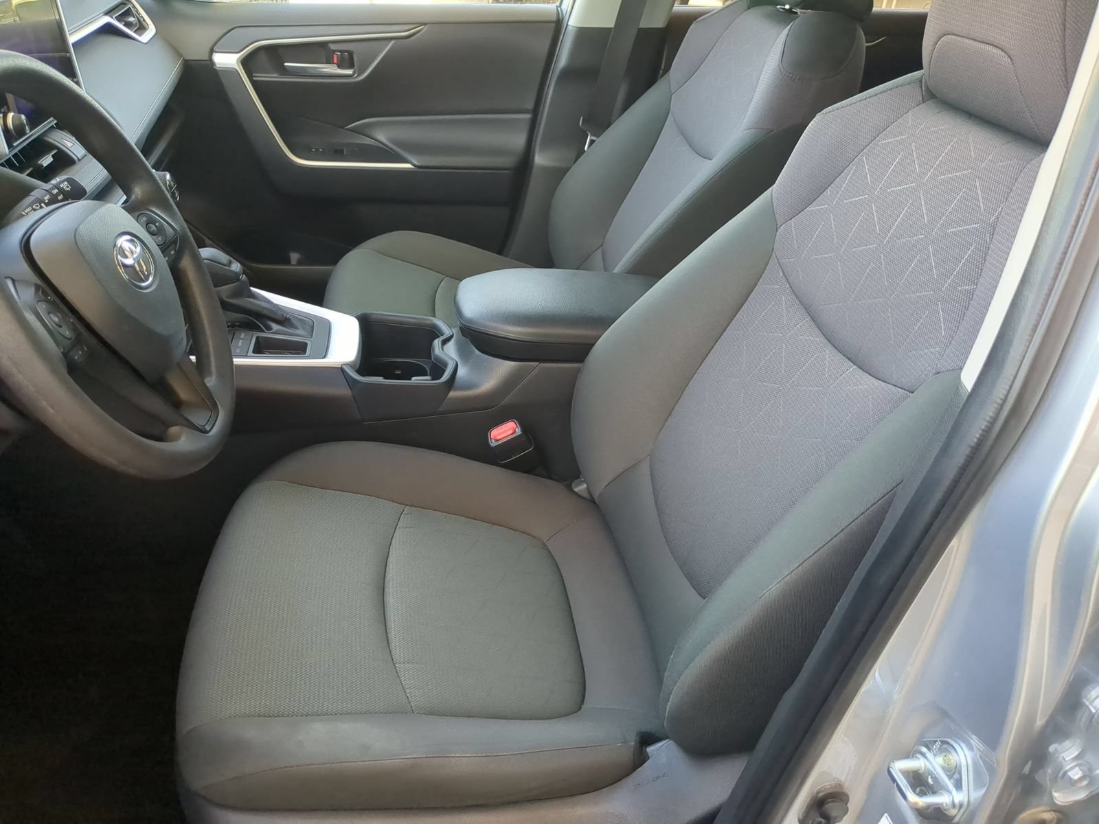 Used 2025 Toyota RAV4 XLE FWD image 23