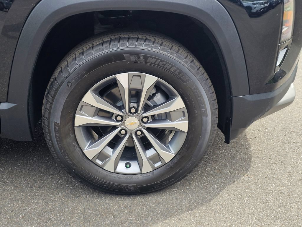 New 2026 Chevrolet Equinox LT w/ Convenience Package II AWD/4WD image 9