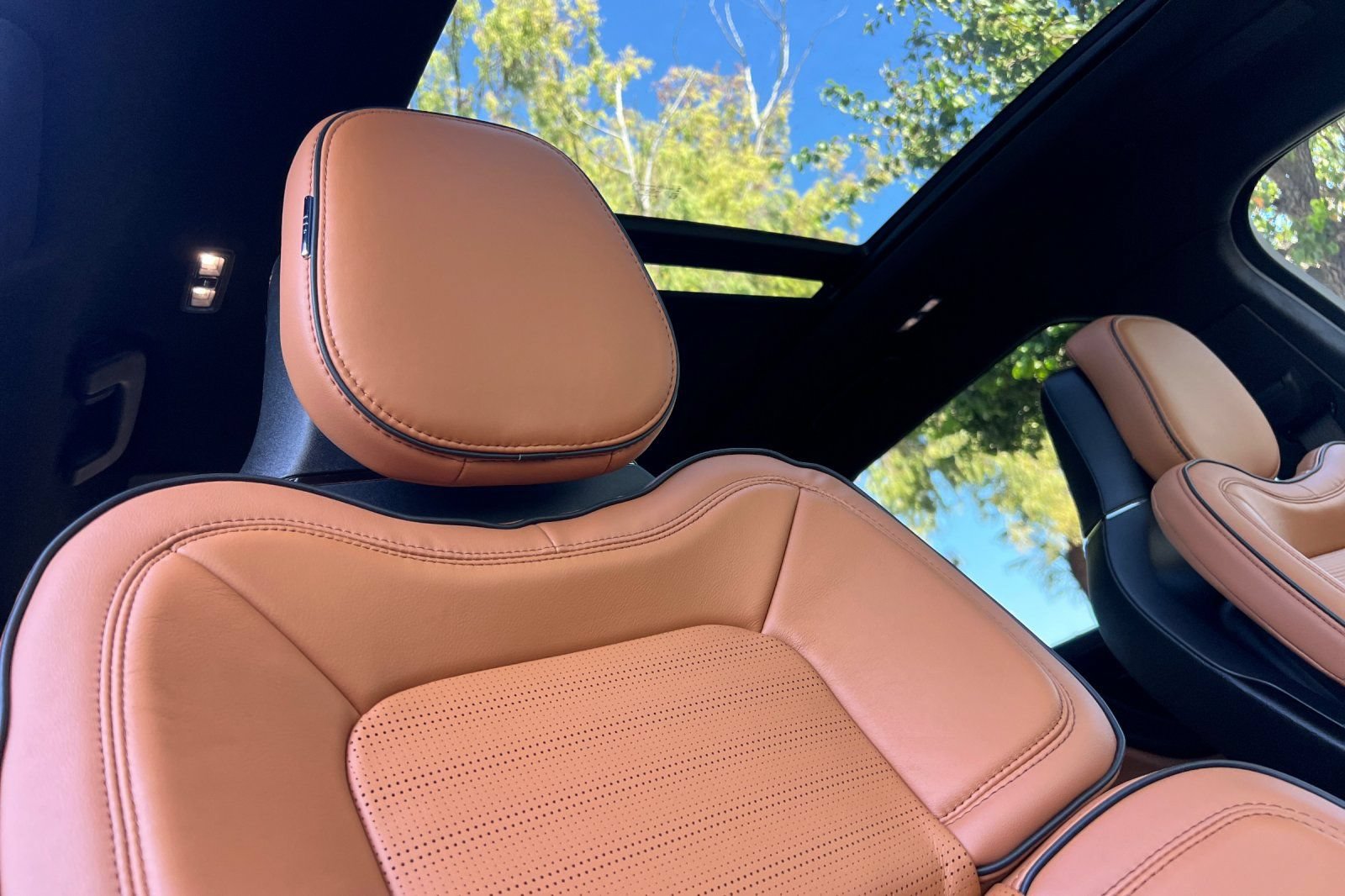 New 2026 Lincoln Aviator Black Label w/ Jet Appearance Package AWD/4WD image 15