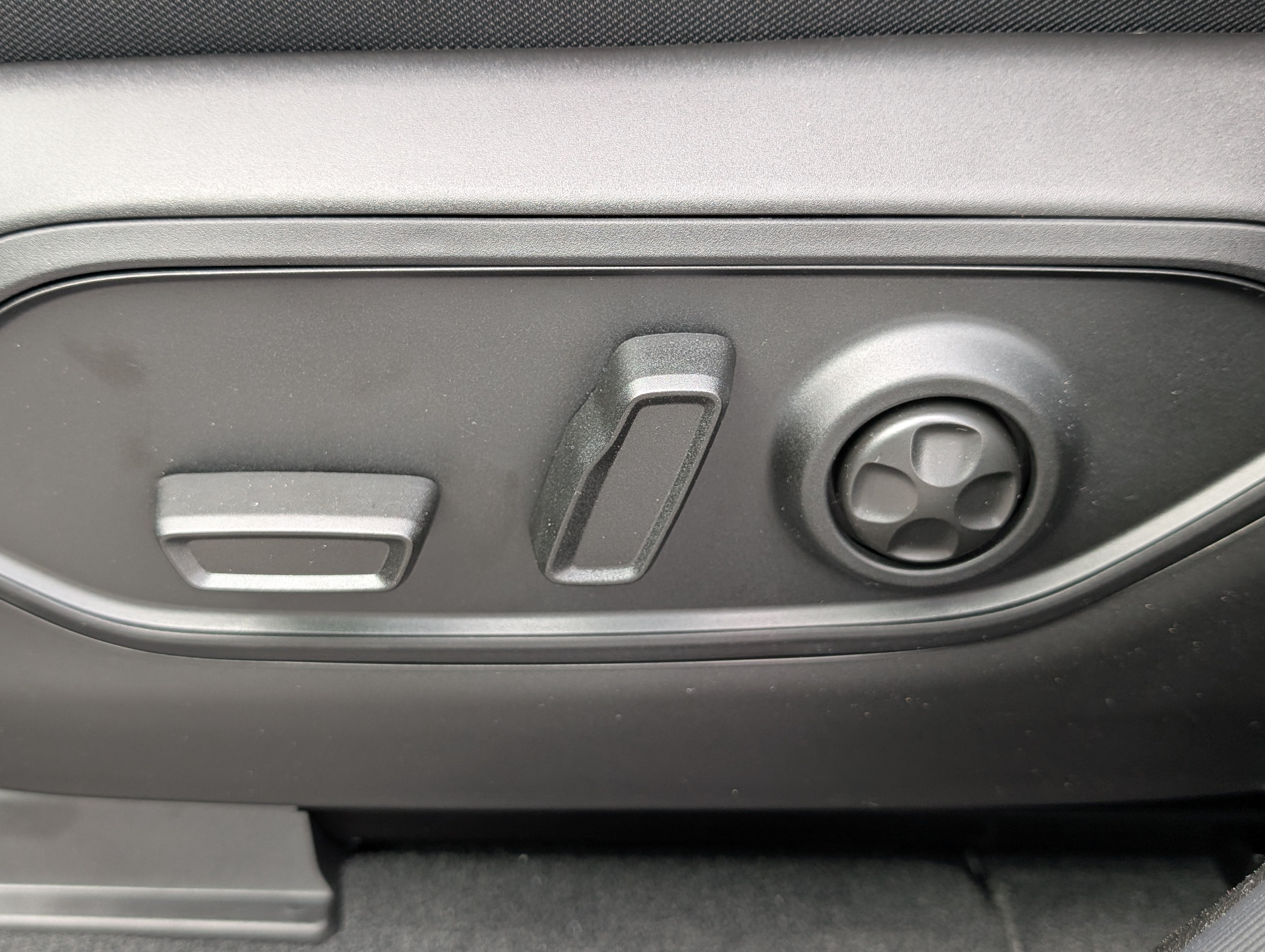 New 2025 Jeep Grand Cherokee Altitude AWD/4WD image 19