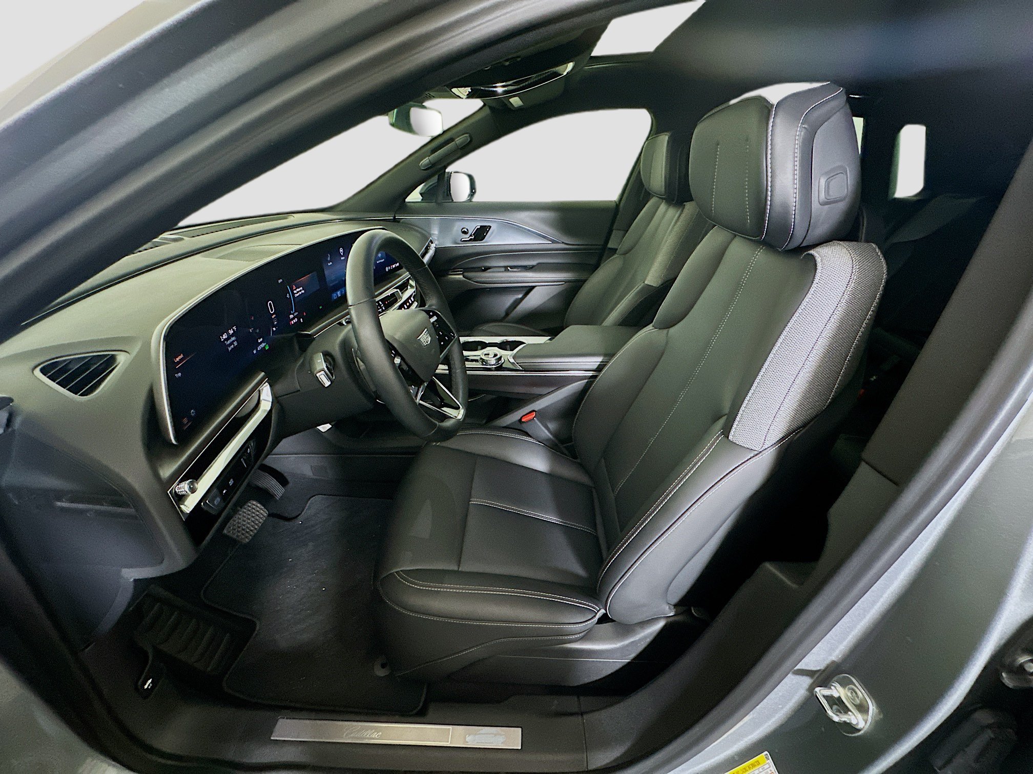 Used 2024 Cadillac Lyriq Tech RWD image 13
