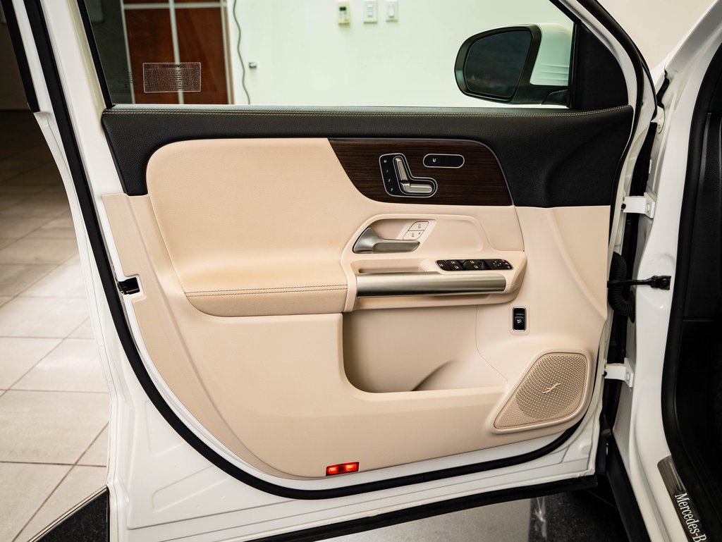 Certified 2025 Mercedes-Benz GLA 250 4MATIC image 24