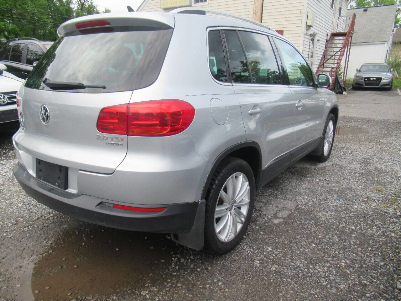 Used 2013 Volkswagen Tiguan SE image 12