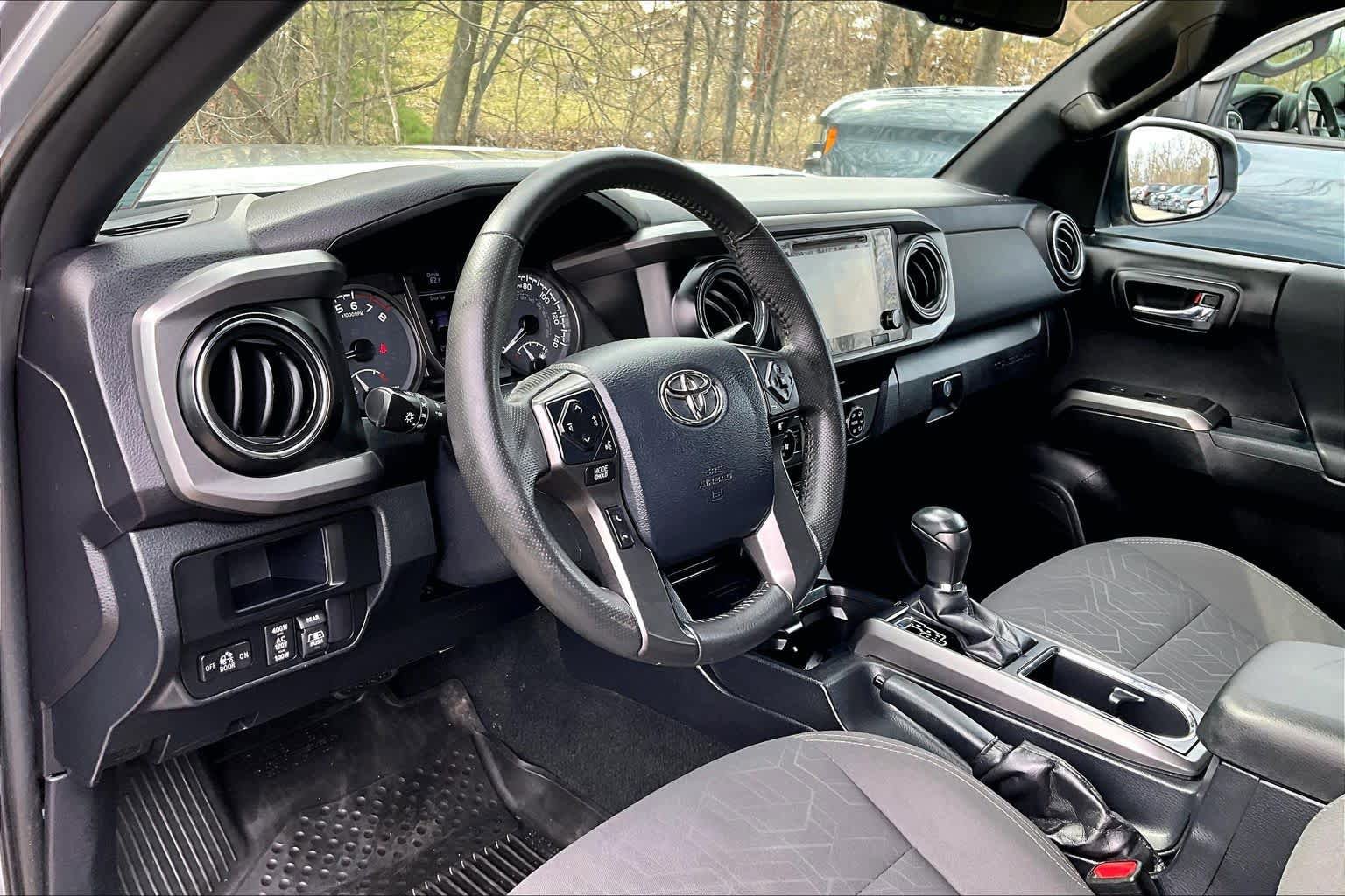 Certified 2017 Toyota Tacoma TRD Off-Road w/ Tow Package (A/T) AWD/4WD image 16