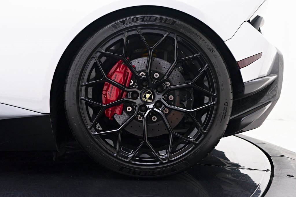 Used 2018 Lamborghini Huracan Performante image 42