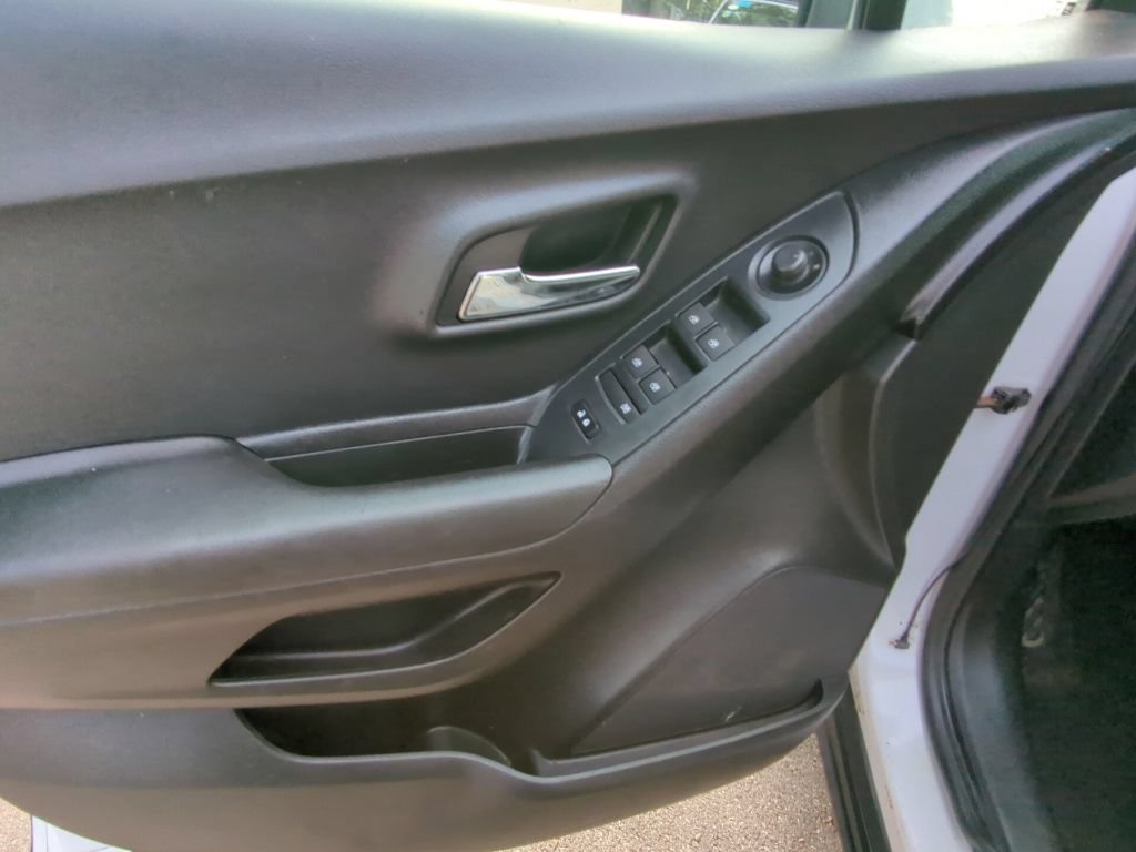 Used 2018 Chevrolet Trax LS FWD image 8