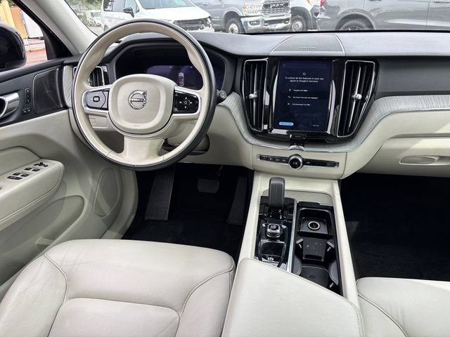 Used 2023 Volvo XC60 B5 Plus AWD/4WD image 11