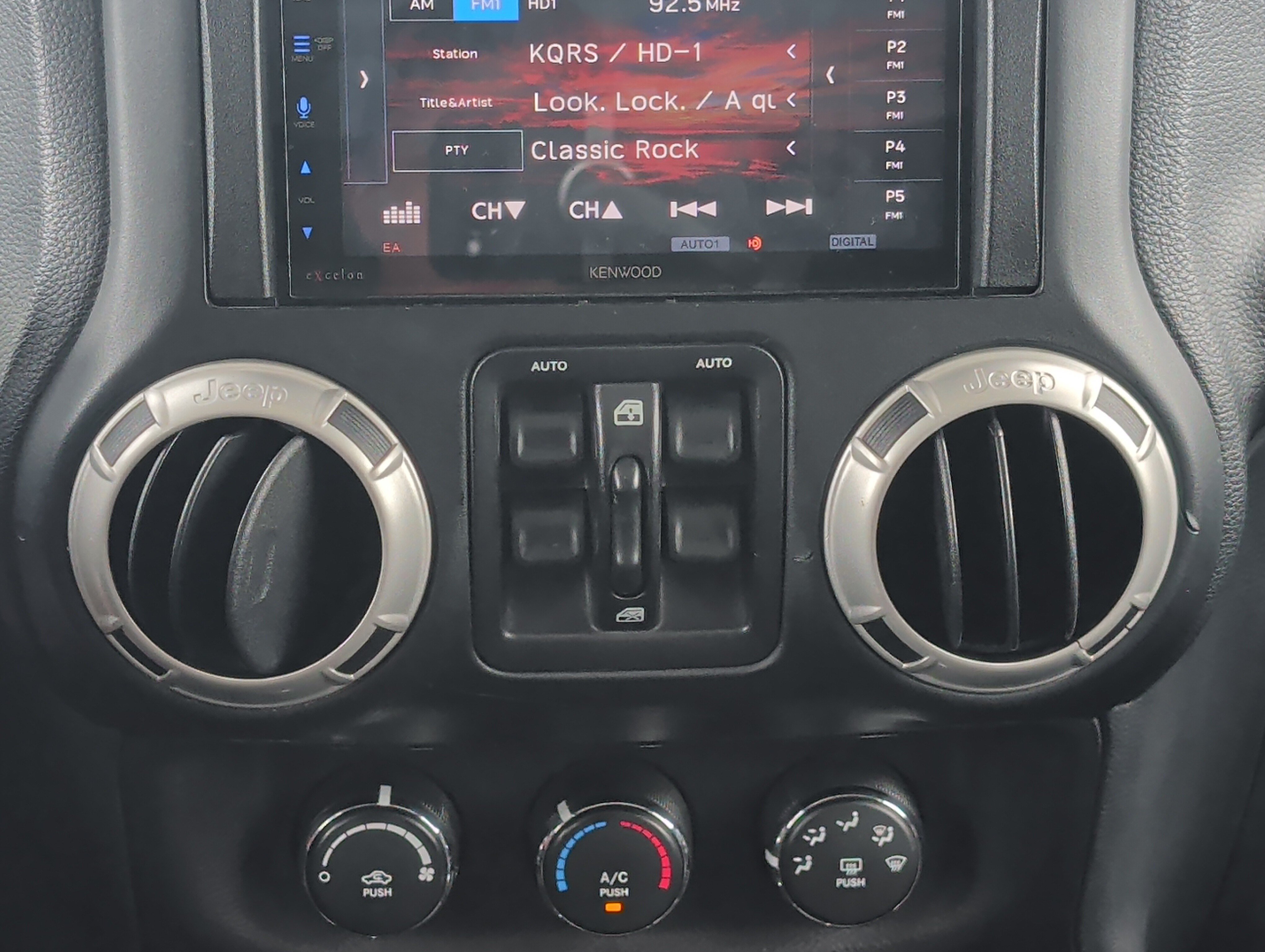 Used 2018 Jeep Wrangler Unlimited Rubicon AWD/4WD image 24