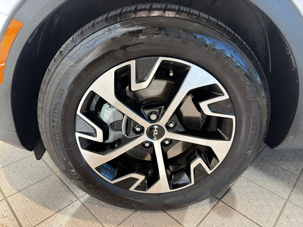 Certified 2024 Kia Sportage EX image 9