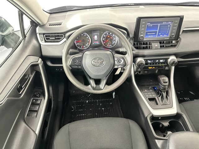 Used 2021 Toyota RAV4 LE AWD/4WD image 10