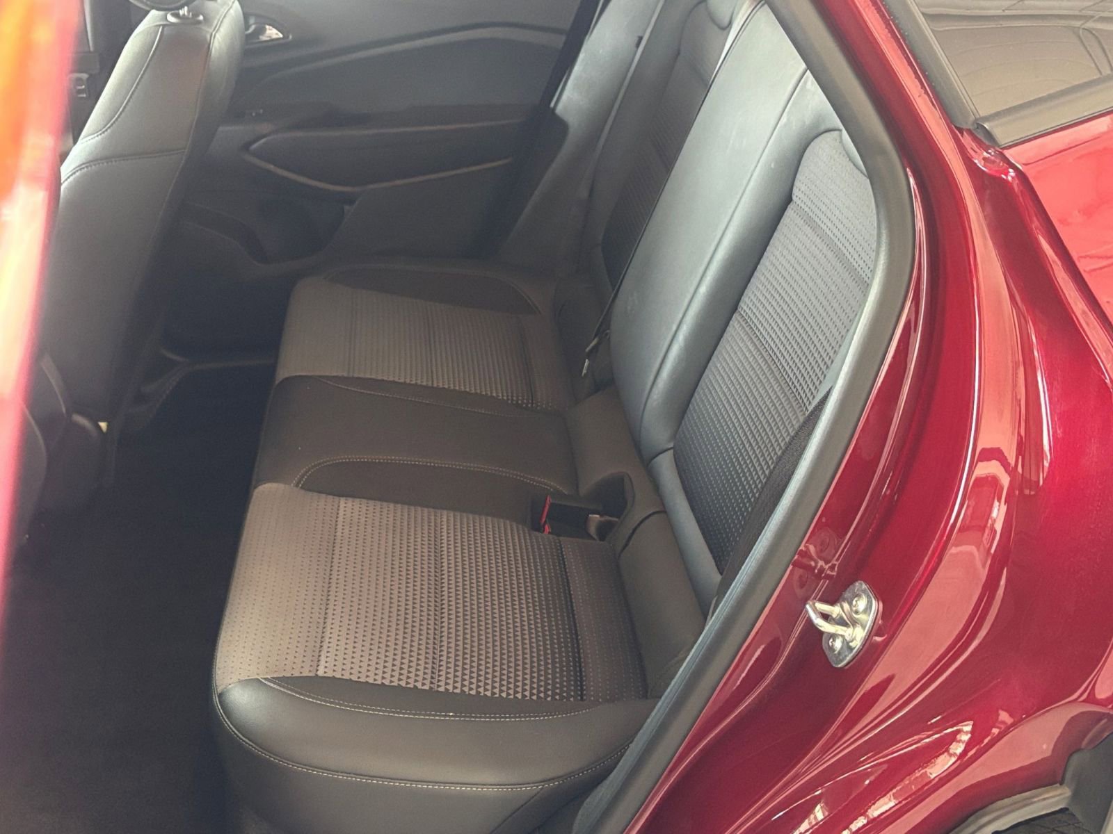 Used 2025 Chevrolet Trax LT FWD image 31
