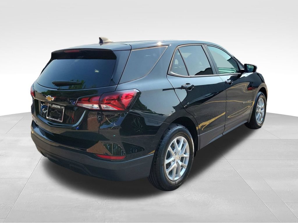 Used 2024 Chevrolet Equinox LS w/ LS Convenience Package FWD image 4