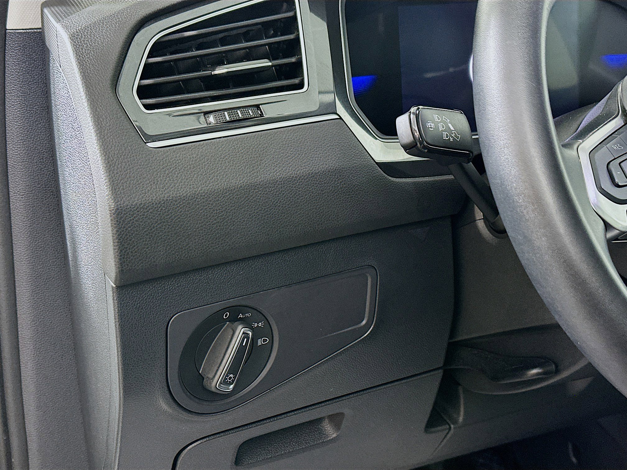 Used 2024 Volkswagen Tiguan Wolfsburg Edition image 10