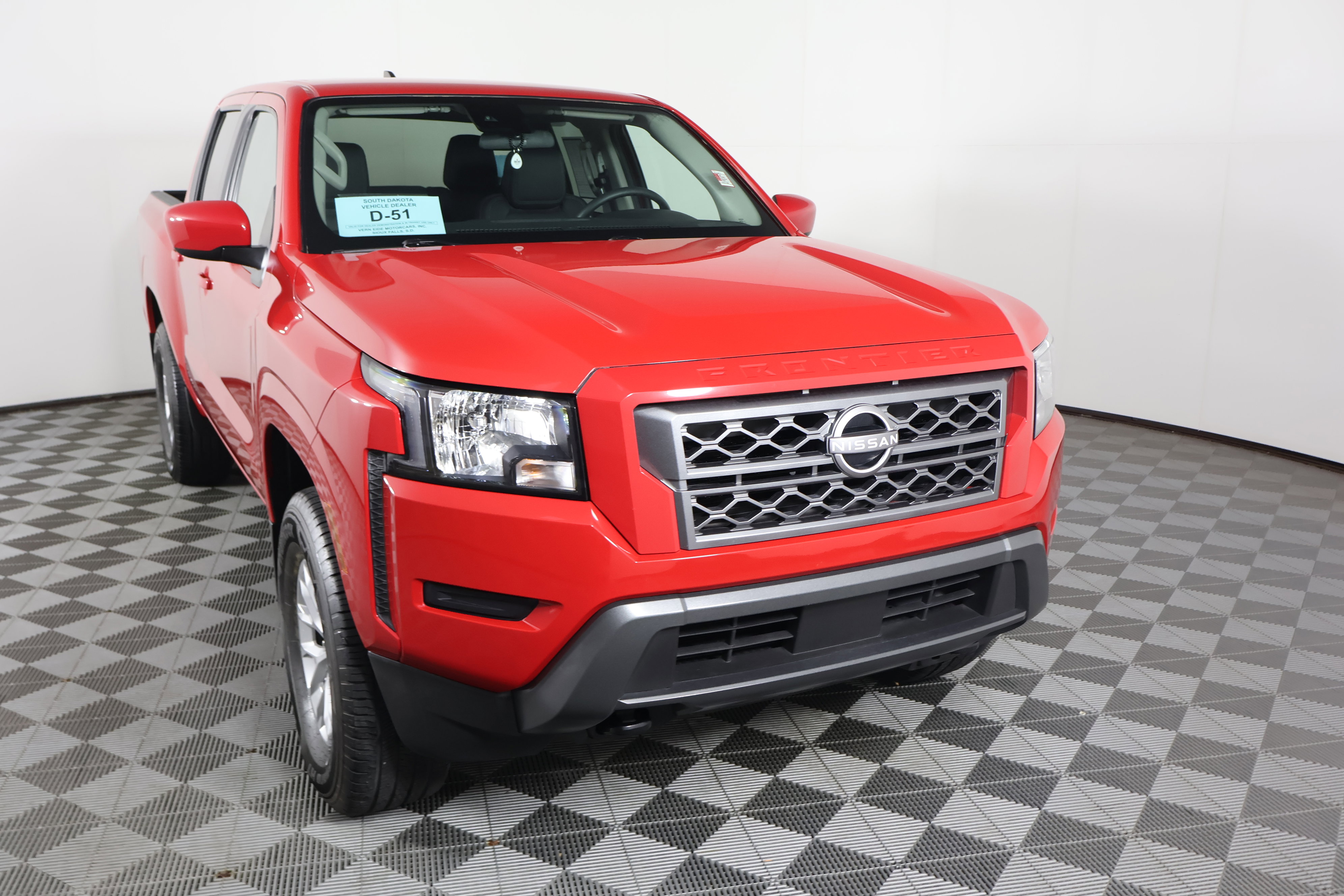 Used 2024 Nissan Frontier SV image 3
