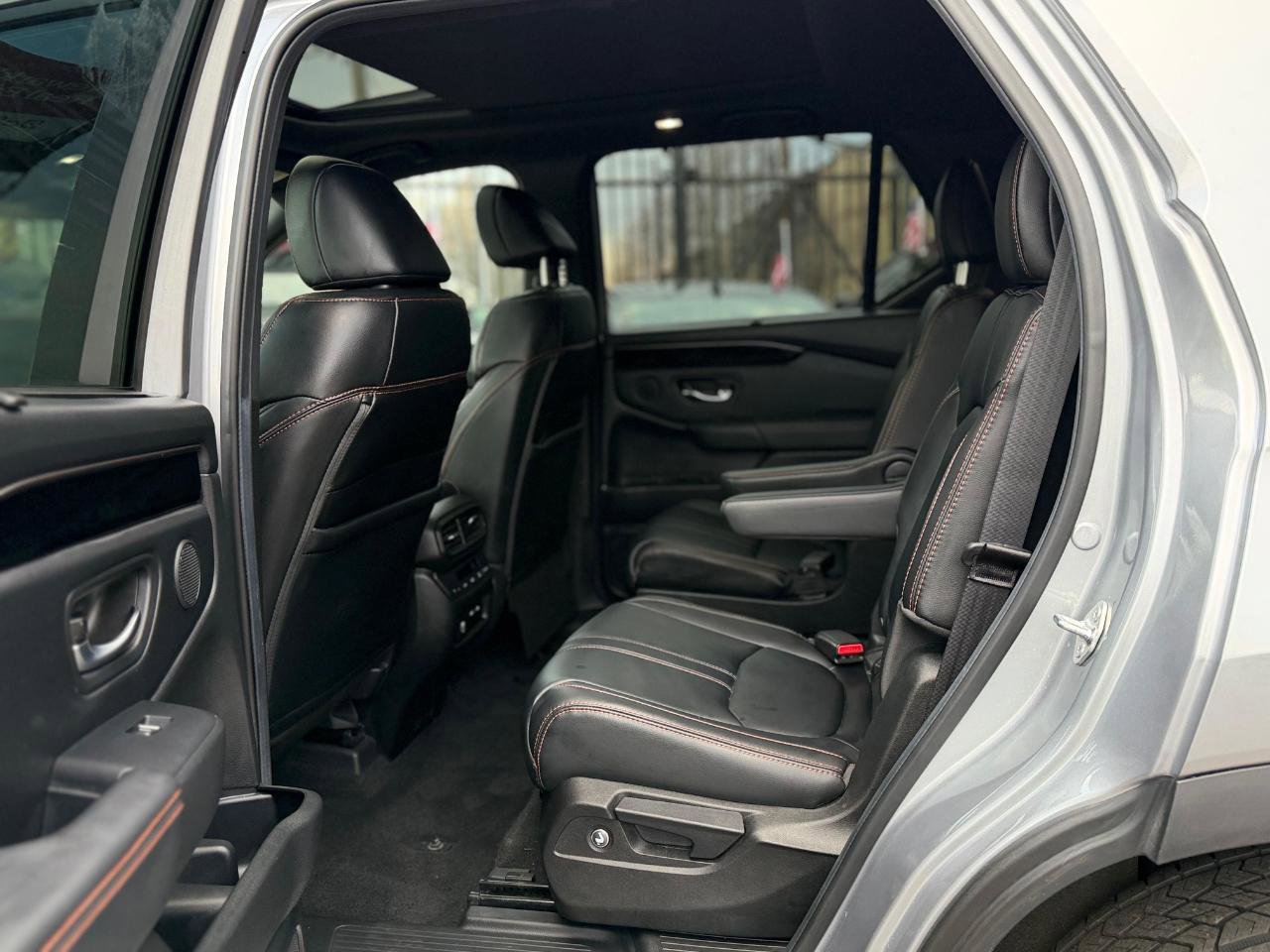 Used 2025 Honda Pilot TrailSport image 23