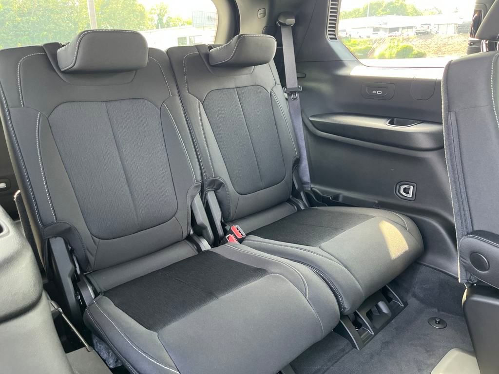 New 2025 Jeep Grand Cherokee L Laredo w/ Luxury Tech Group I image 22